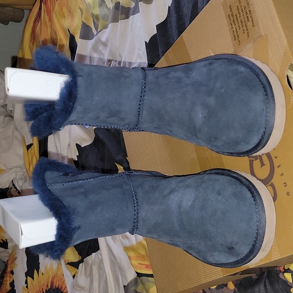 Ugg bowtie classic short boot - Picture 1 of 5